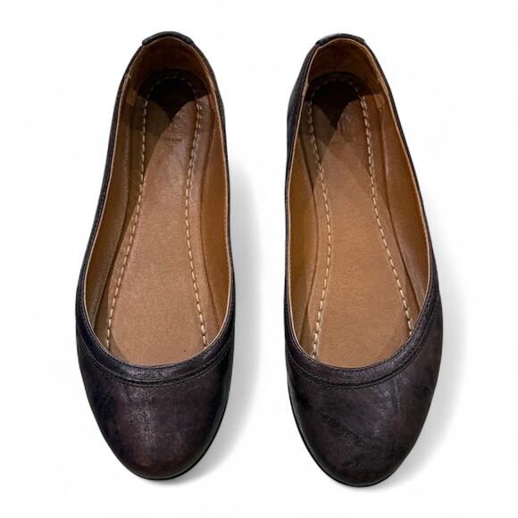 Frye 8 Carson Ballet Flat Dark Brown Italian Leather Round Toe Slip-On Logo Work - Picture 3 of 8